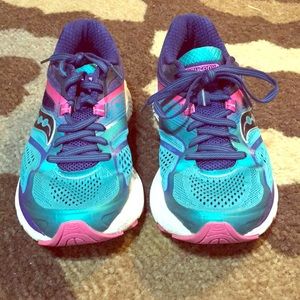 Like new Everun Saucony gym/running sneakers!